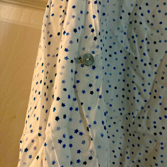 4 Dress shirts/casual button ups - Picture 5 of 9